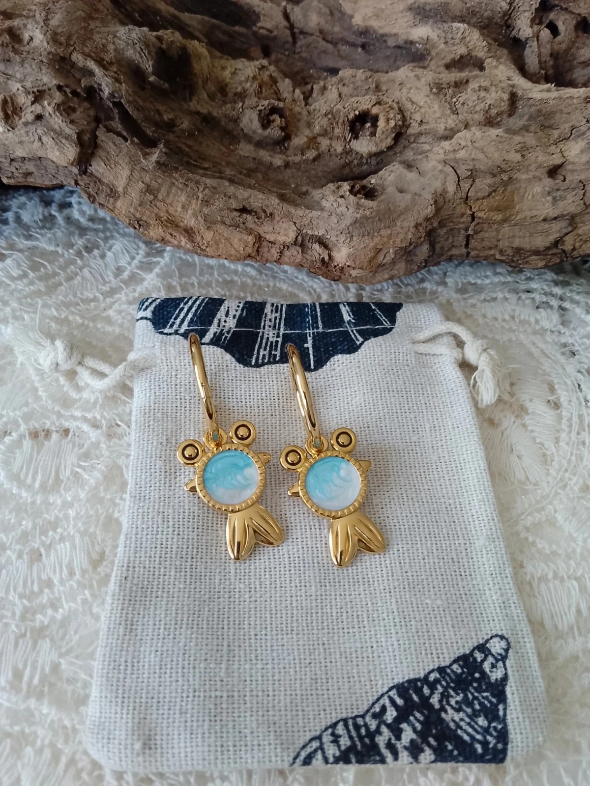 Boucles d'oreilles créoles bohèmes poisson dorés – photo 3